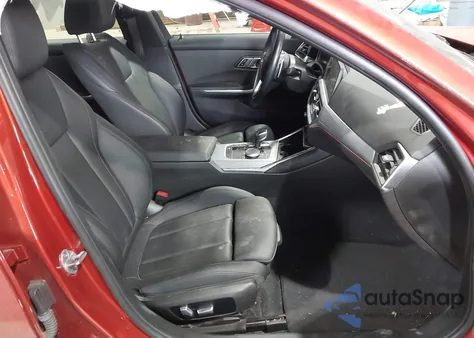 2021 BMW 330I xDrive z USA, uszkodzony, nr VIN 3MW5R7J00M8B96436